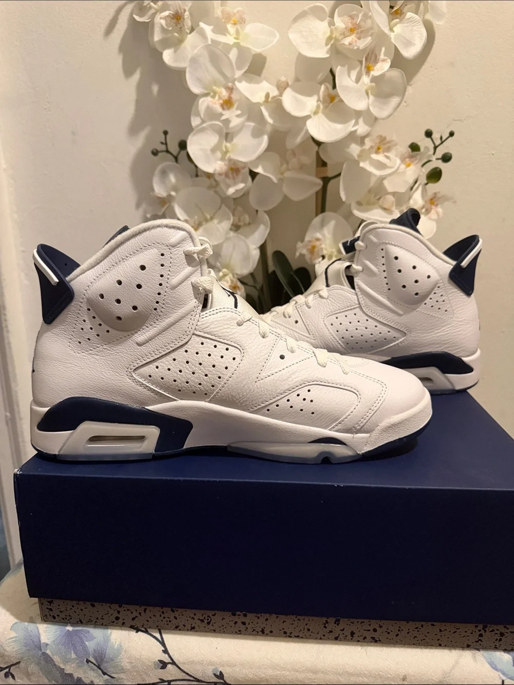 Jordan Men's White and Navy High-Top Sneakers